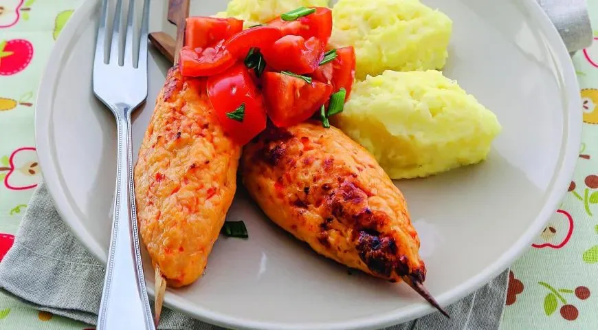 Куриные кебабы и пюре с цветной капустой