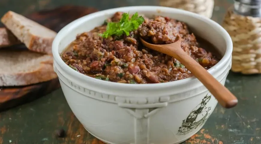 Рагу из фасоли с аджикой