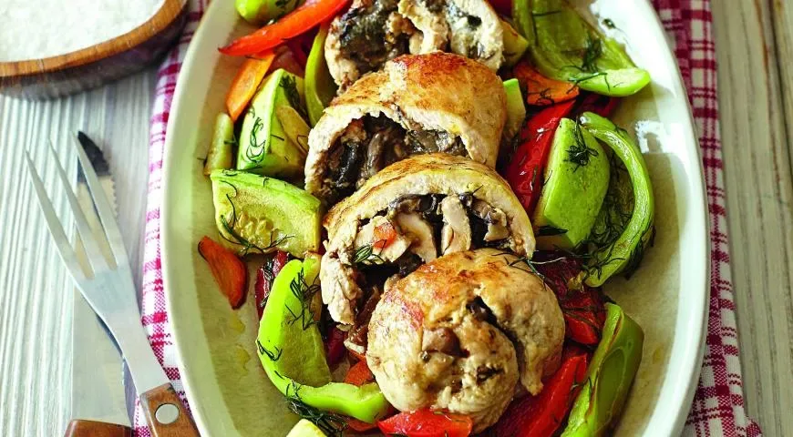 Рулетики из цесарки с грибами