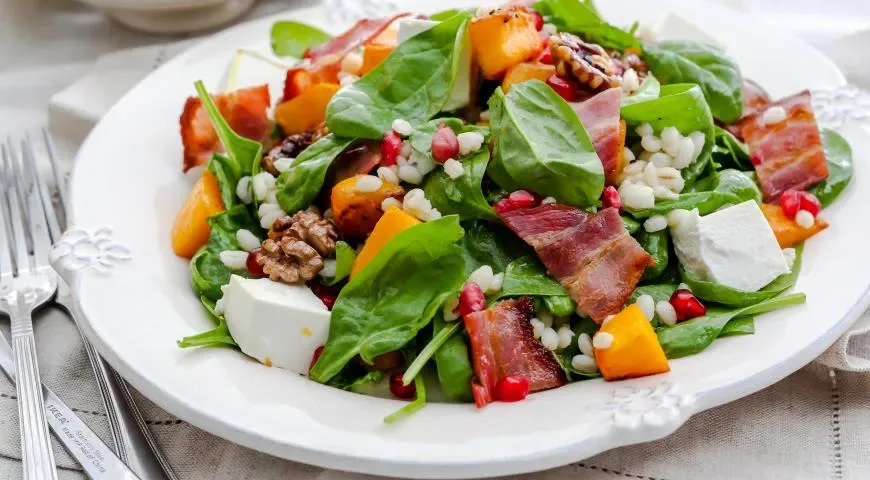 Салат из печёной тыквы с перловкой и гранатом