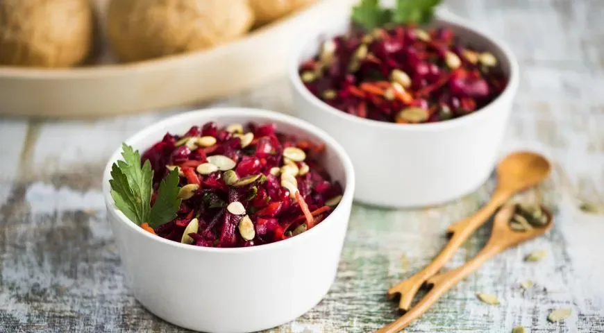 Салат из свёклы и моркови с гранатом