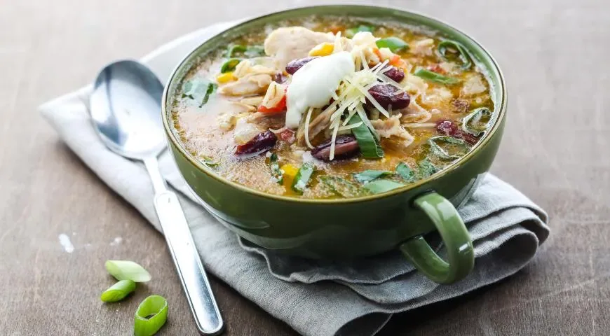 Суп из курицы с перловкой, кукурузой и фасолью