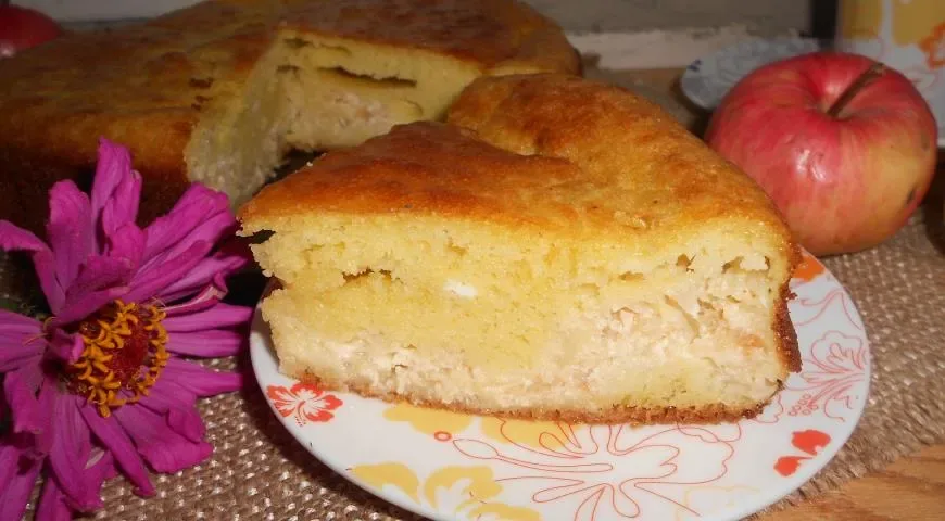 Яблочный пирог с творожной начинкой