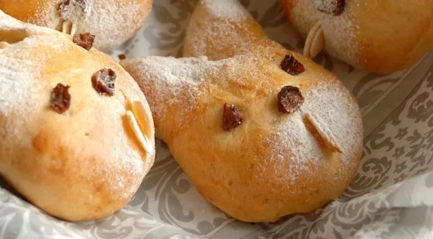 Зайцы дрожжевые пасхальные