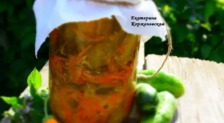 Закуска из огурцов и моркови по-корейски