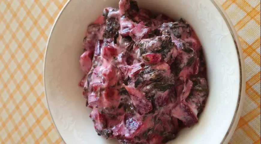 Закуска из свекольной ботвы