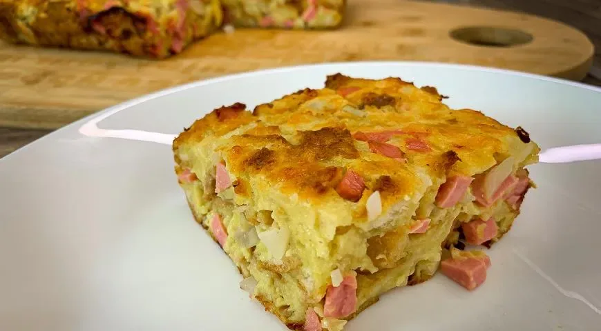 Запеканка из батона и колбасы