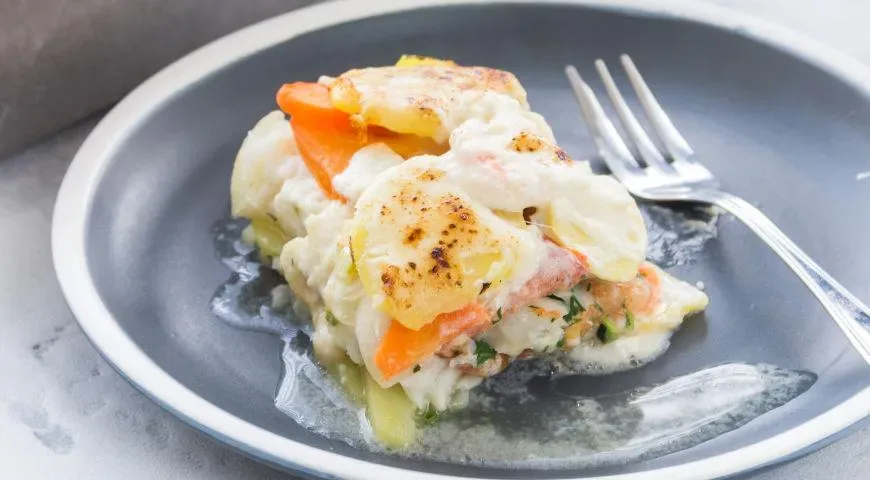 Запеканка из трески с картофелем и овощами в духовке