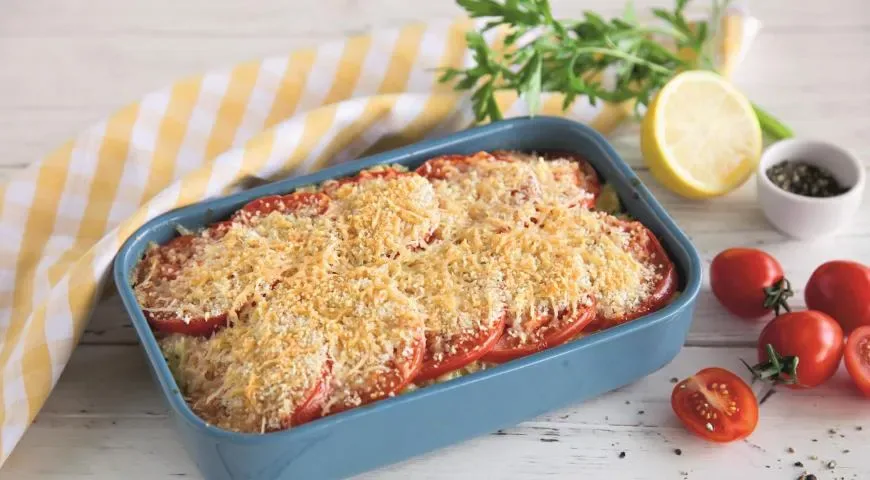 Запеканка из варёной курицы с помидорами в духовке