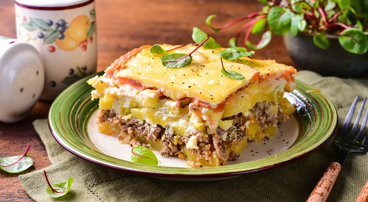 Запеканка с фаршем, картошкой и кабачками
