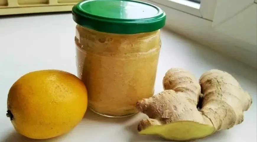 Зимняя смесь с имбирём, мёдом и лимоном